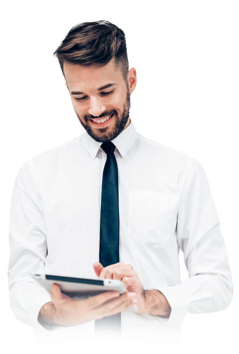 Homem de terno branco e gravata azul utilizando um tablet, simbolizando profissionalismo e tecnologia.