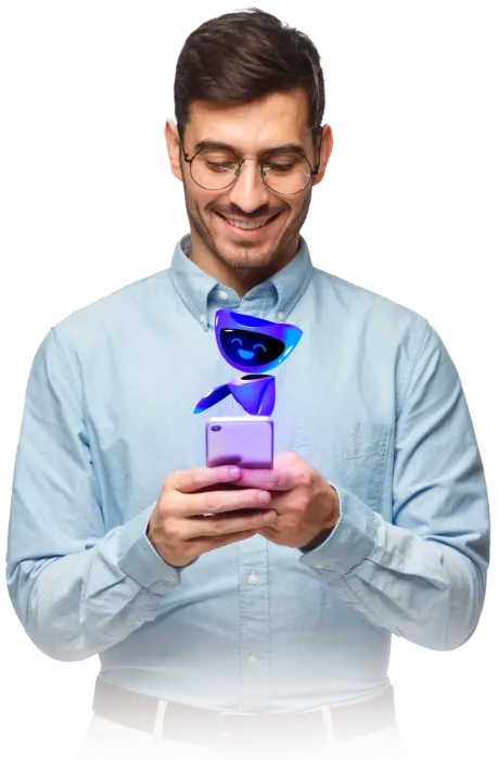 Homem sorridente usando óculos e camisa azul, segurando um smartphone com um personagem digital azul flutuando acima do dispositivo, representando a interação amigável e moderna com o software Immobile da Alterdata.